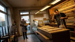 Kurzgeschichte: Als ich schon abschliessen wollte, stand plötzlich eine Frau mit Torte da