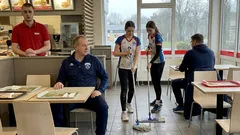 Kurzgeschichte: Kurz vor Ladenschluss reichte mir ein Fremder den Mopp – und dann?