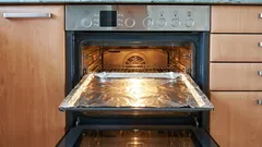 Warum Sie niemals Alufolie in einen Elektrobackofen legen sollten.