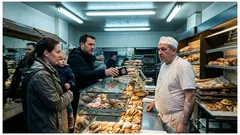 Kurzgeschichte: Als ich in der Bäckerei die Küchentür öffnete, stand jemand am Messerblock