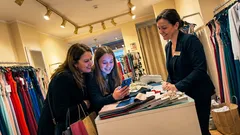 Story: Als sie nach den Umkleiden fragte, wusste ich: Jetzt kippt die Stimmung