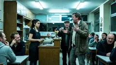 Kurzgeschichte: Ein Gast spielte sich auf – bis ein Unbekannter ruhig nachfragte