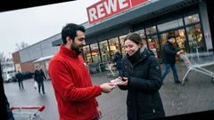 Kurzgeschichte: Eine Kundin flüsterte mir einen Satz zu – und dann wurde es still